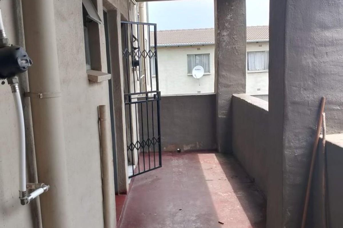 Two Bedroom Apartment For Sale in Fleurhof, Roodepoort - Photo 3