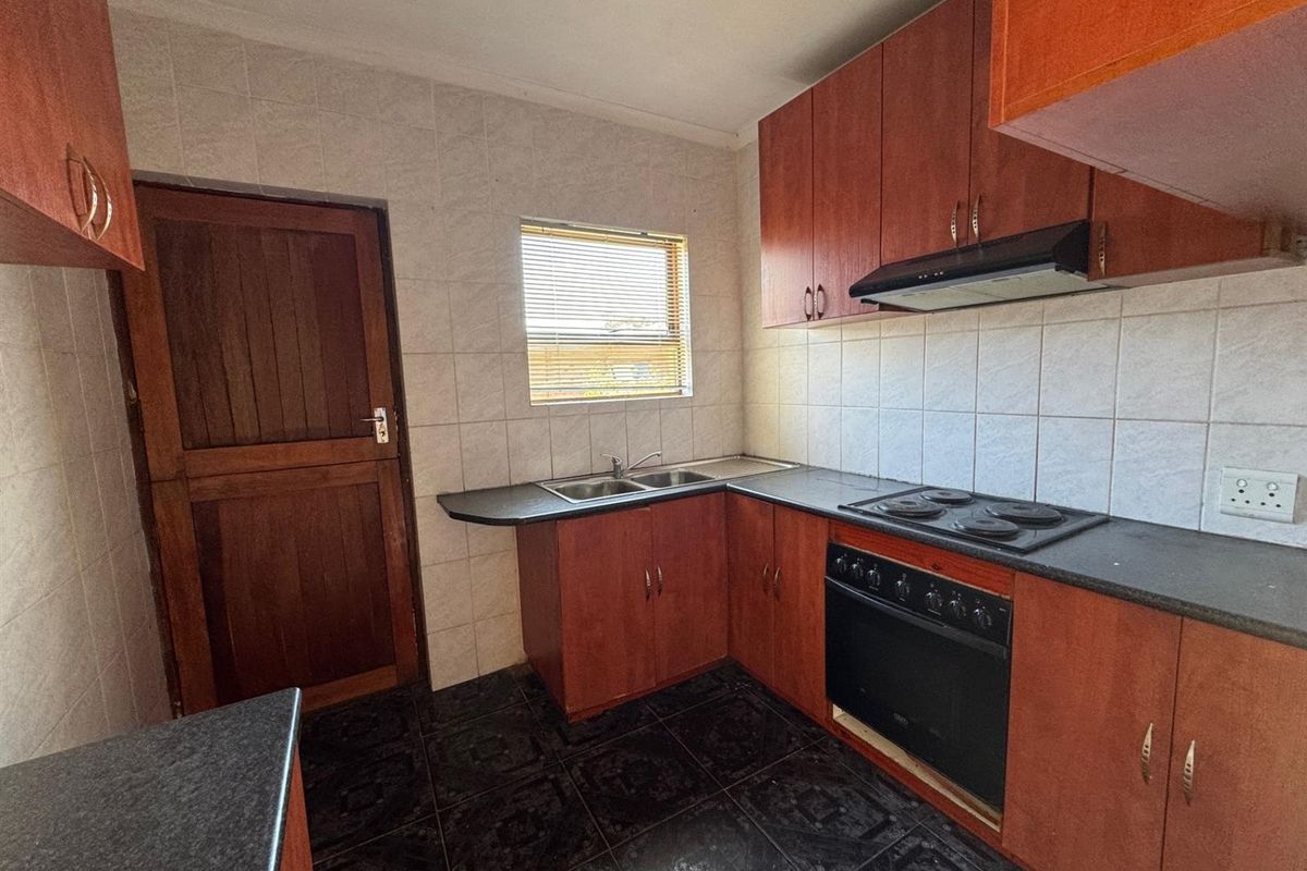 Family Home Offering Great Potential - Photo 5