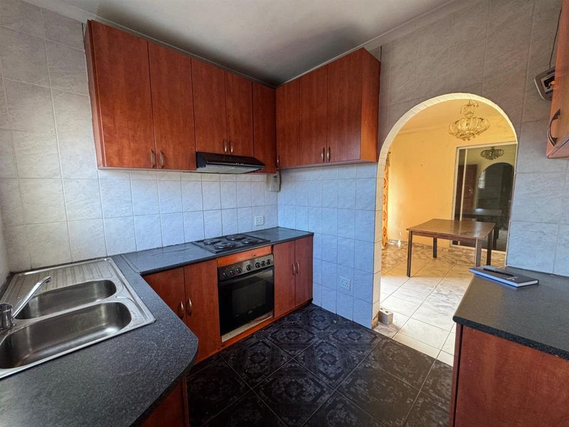 Family Home Offering Great Potential - Photo 4