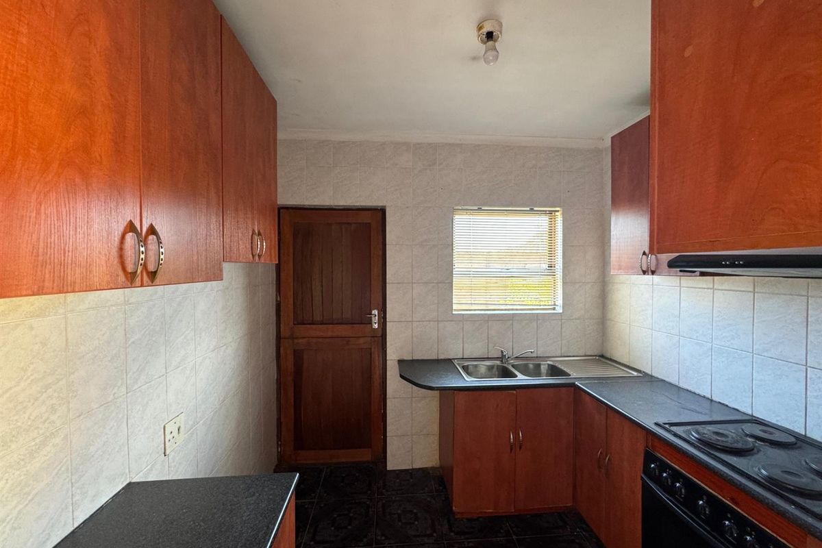 Family Home Offering Great Potential - Photo 3