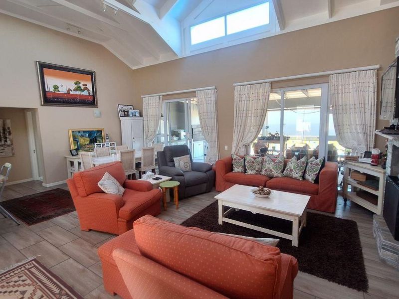 Luxury 4 bedroom Lodge with Golfing Green View - Photo 3