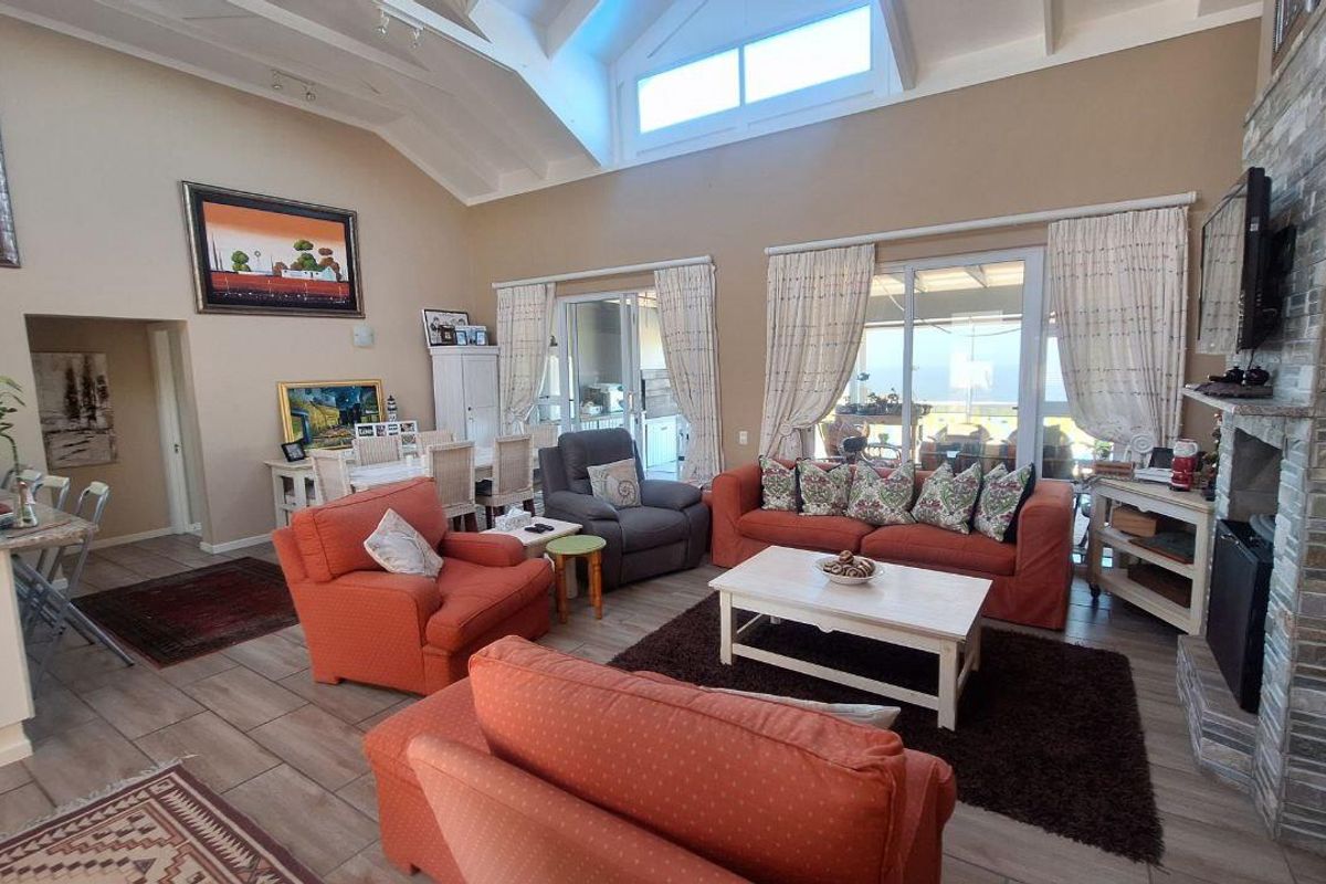 Luxury 4 bedroom Lodge with Golfing Green View - Photo 3