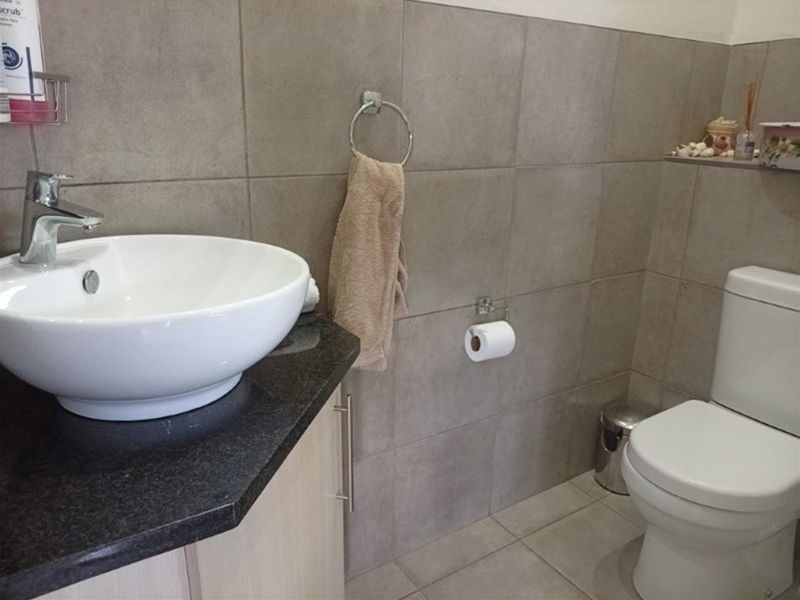 House For Sale in Negester Klein-Kariba, Bela Bela - Photo 10