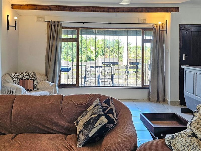 Tranquil Paradise 4 Bedroom Renovated House - Photo 6