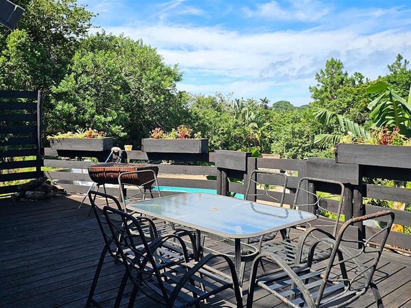 Tranquil Paradise 4 Bedroom Renovated House - Photo 10