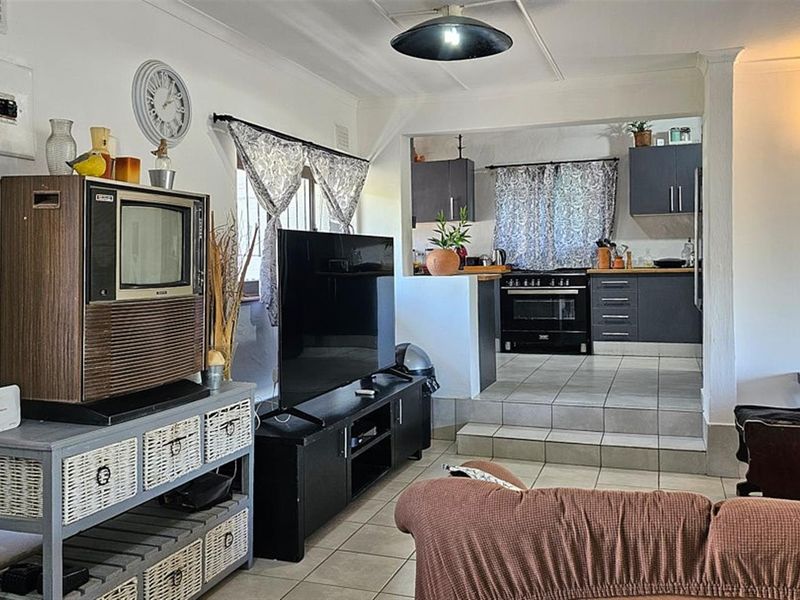 Tranquil Paradise 4 Bedroom Renovated House - Photo 7