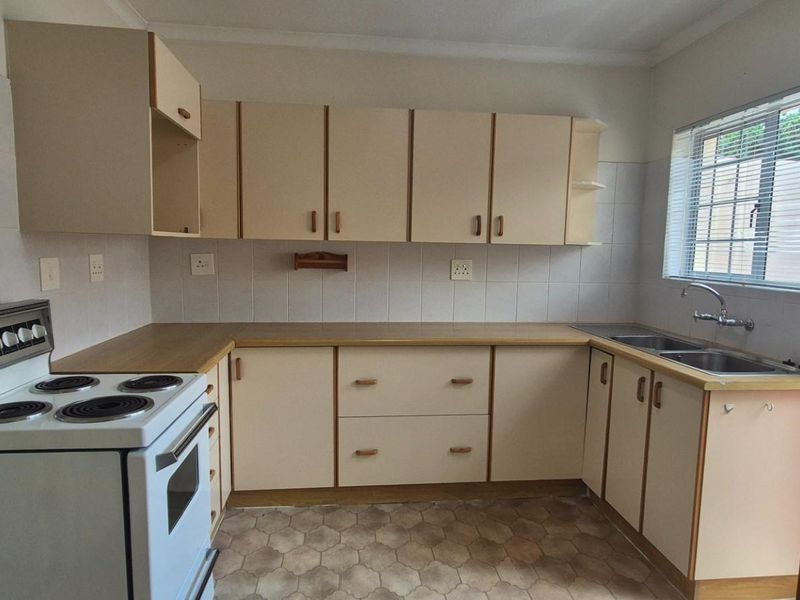 The Perfect 2 Bedroom Single Level Townhouse in Bergville Retirement Complex - Photo 4