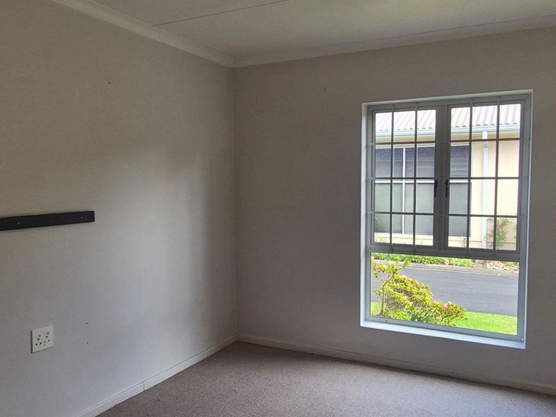 The Perfect 2 Bedroom Single Level Townhouse in Bergville Retirement Complex - Photo 8