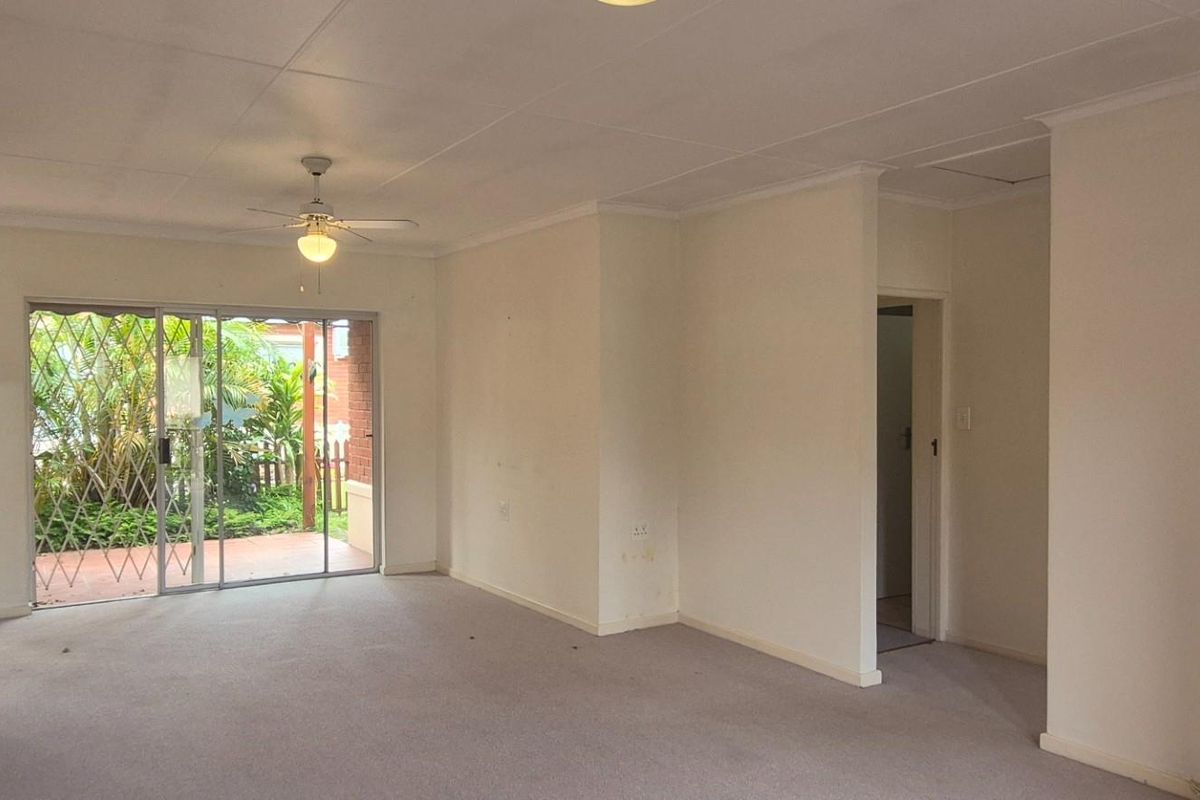 The Perfect 2 Bedroom Single Level Townhouse in Bergville Retirement Complex - Photo 2