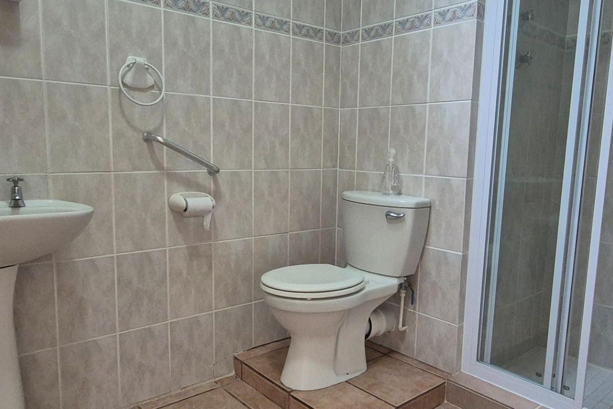 The Perfect 2 Bedroom Single Level Townhouse in Bergville Retirement Complex - Photo 5