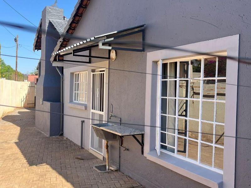 3 BED TOWNHOUSE FOR SALE IN AMANDASIG EXT 23 - Photo 5