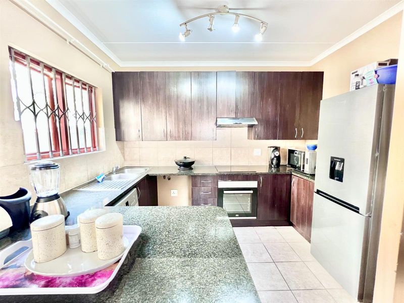 Apartment For Sale in Midrand - Photo 2