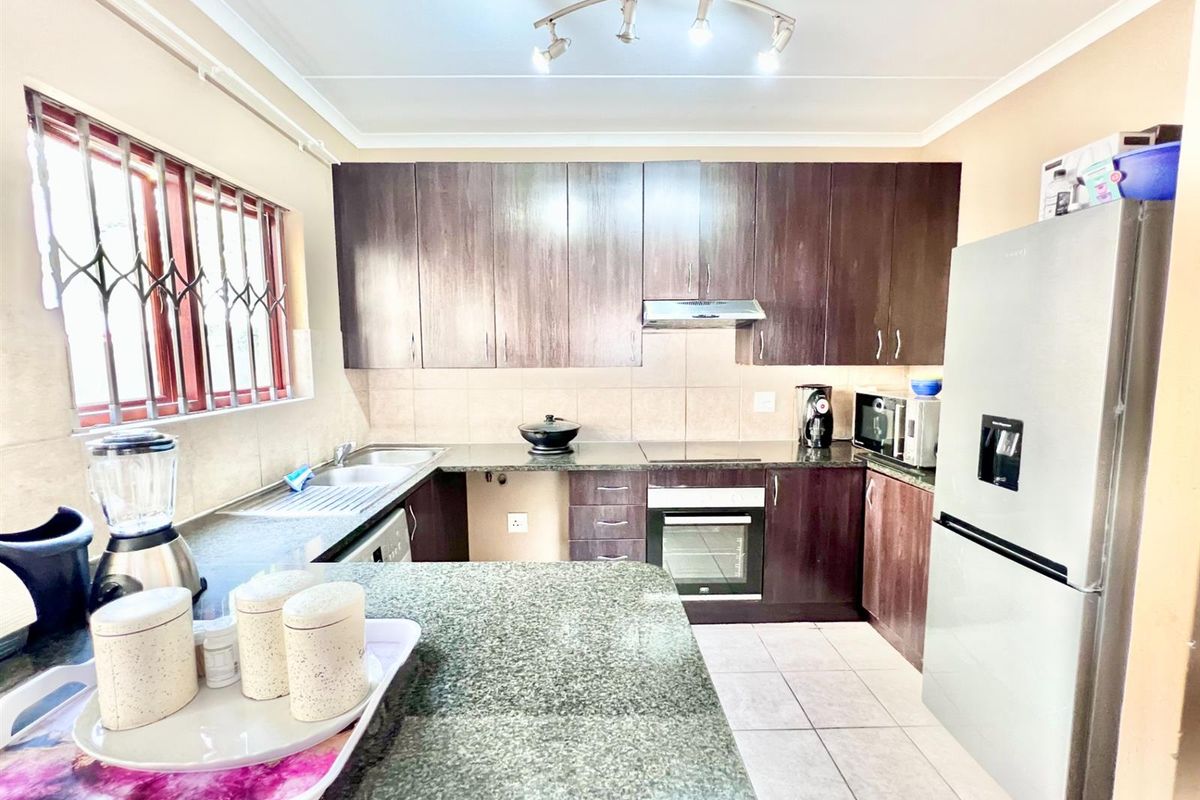 Apartment For Sale in Midrand - Photo 2