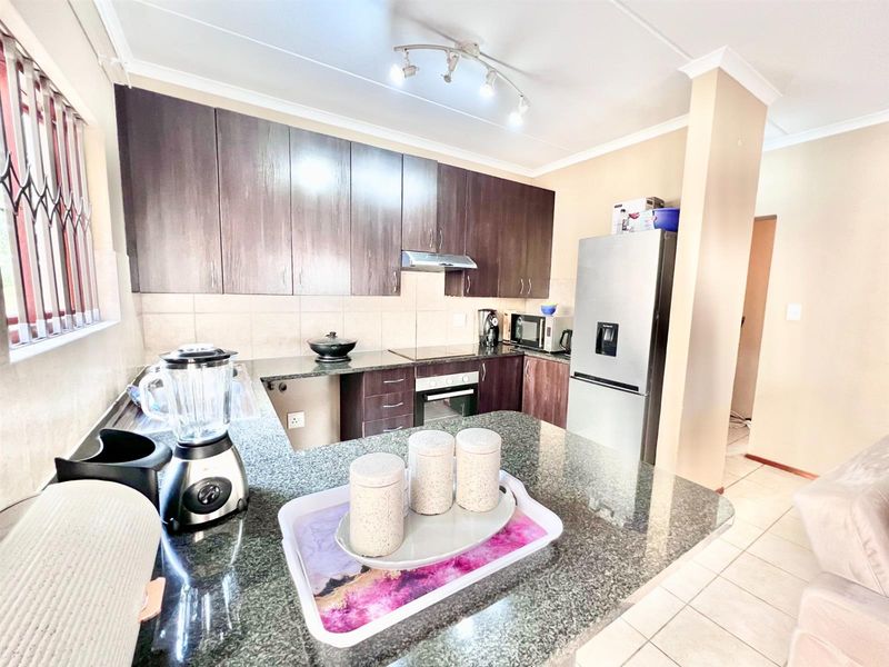 Apartment For Sale in Midrand - Photo 3