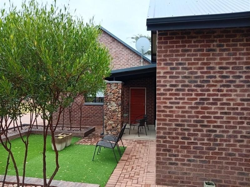 House For Sale in Negester Klein-Kariba, Bela Bela - Photo 2