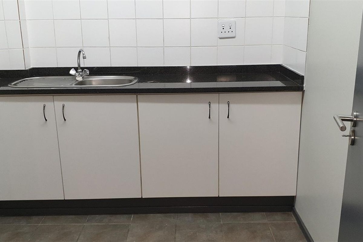 Warehouse to let in Riverhorse. - Photo 2