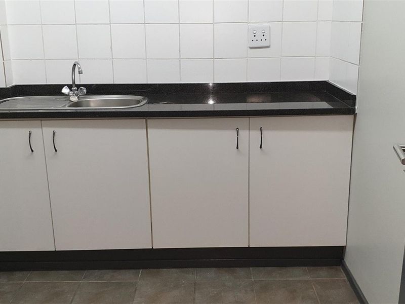 Warehouse to let in Riverhorse. - Photo 2