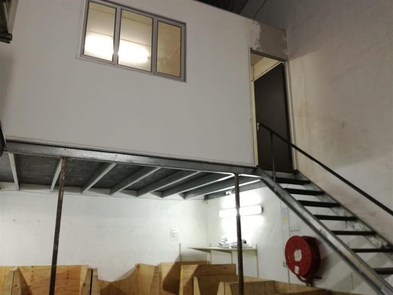 Warehouse to let in Riverhorse. - Photo 8