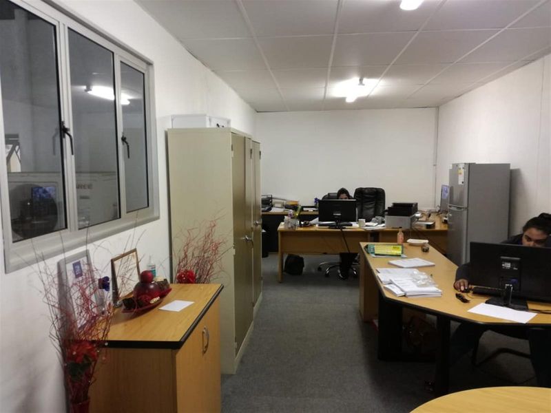 Warehouse to let in Riverhorse. - Photo 9