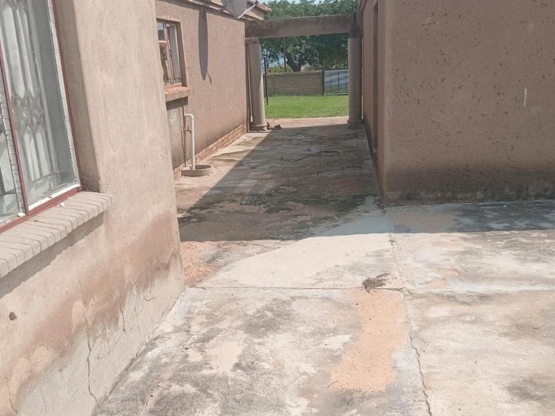 Three bedroom house For Sale in Mankweng, Polokwane - Photo 5