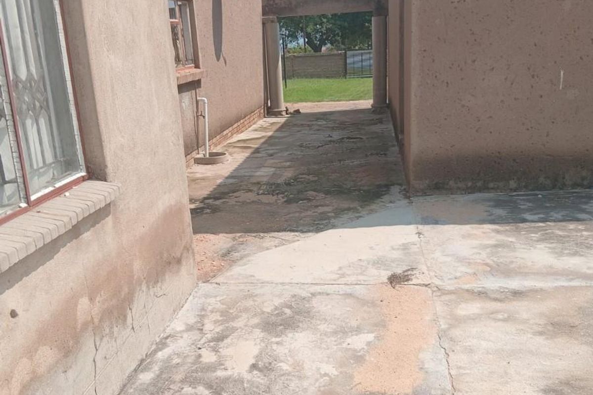 Three bedroom house For Sale in Mankweng, Polokwane - Photo 5
