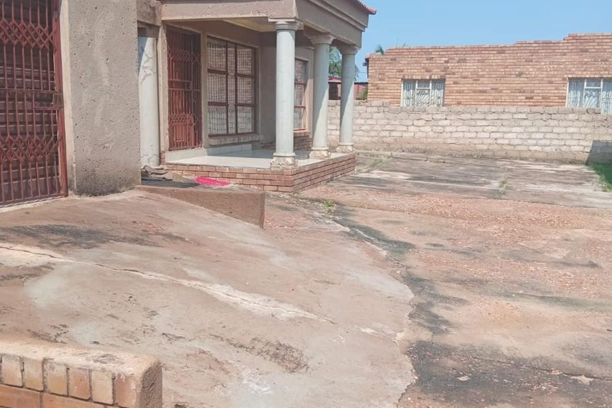 Three bedroom house For Sale in Mankweng, Polokwane - Photo 4