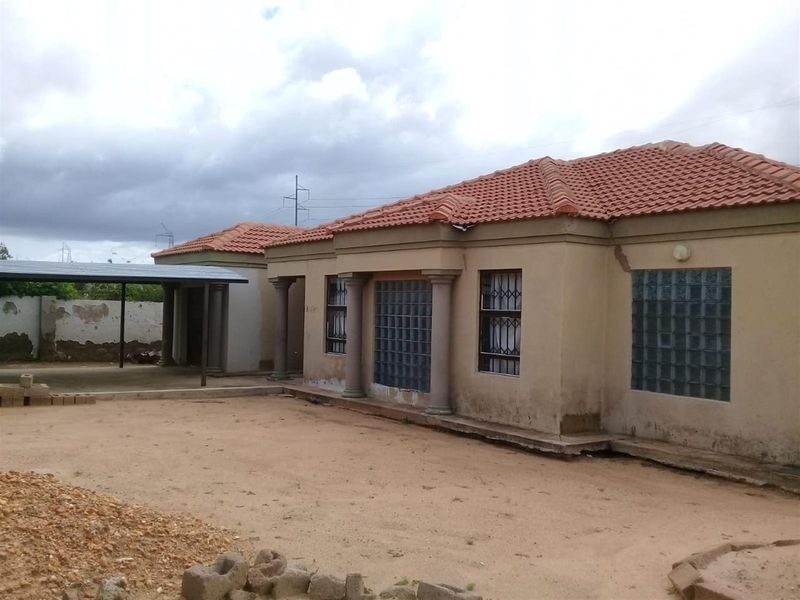 Three Bedroom House For Sale in Mankweng, Polokwane - Photo 5
