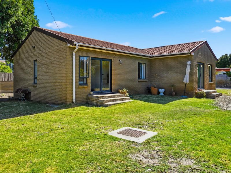 Renovated  Family Home in Kirstenhof  , Cape Town - Photo 3