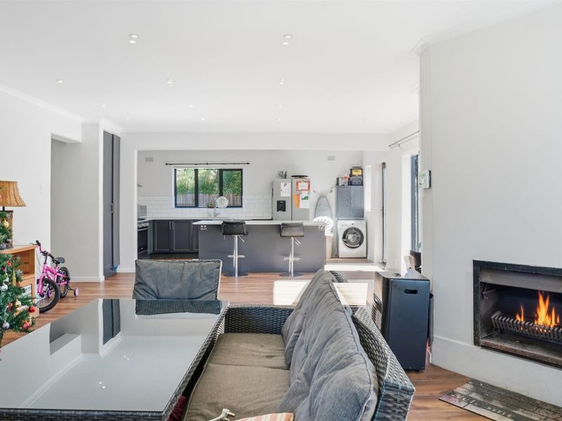 Renovated  Family Home in Kirstenhof  , Cape Town - Photo 6