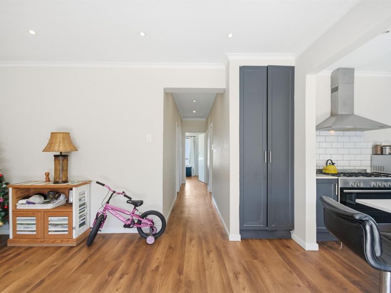 Renovated  Family Home in Kirstenhof  , Cape Town - Photo 7