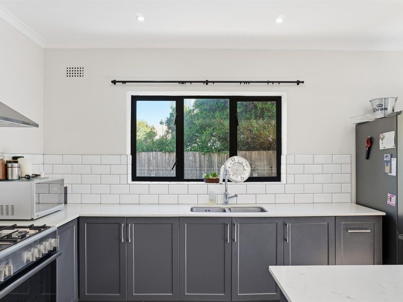 Renovated  Family Home in Kirstenhof  , Cape Town - Photo 10