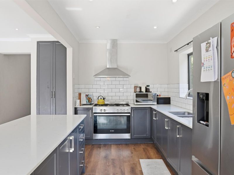 Renovated  Family Home in Kirstenhof  , Cape Town - Photo 9