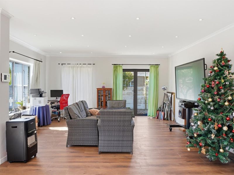 Renovated  Family Home in Kirstenhof  , Cape Town - Photo 5