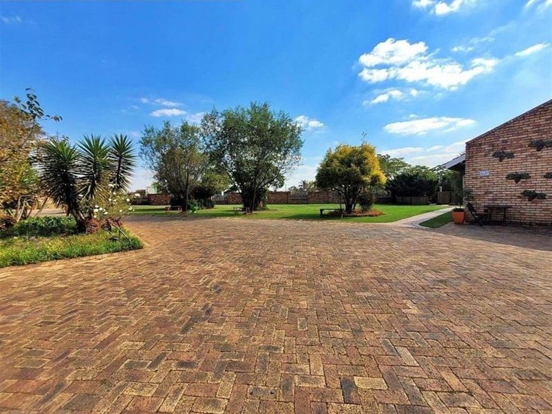 Guest house Commercial Property For Sale in Benoni - Photo 3