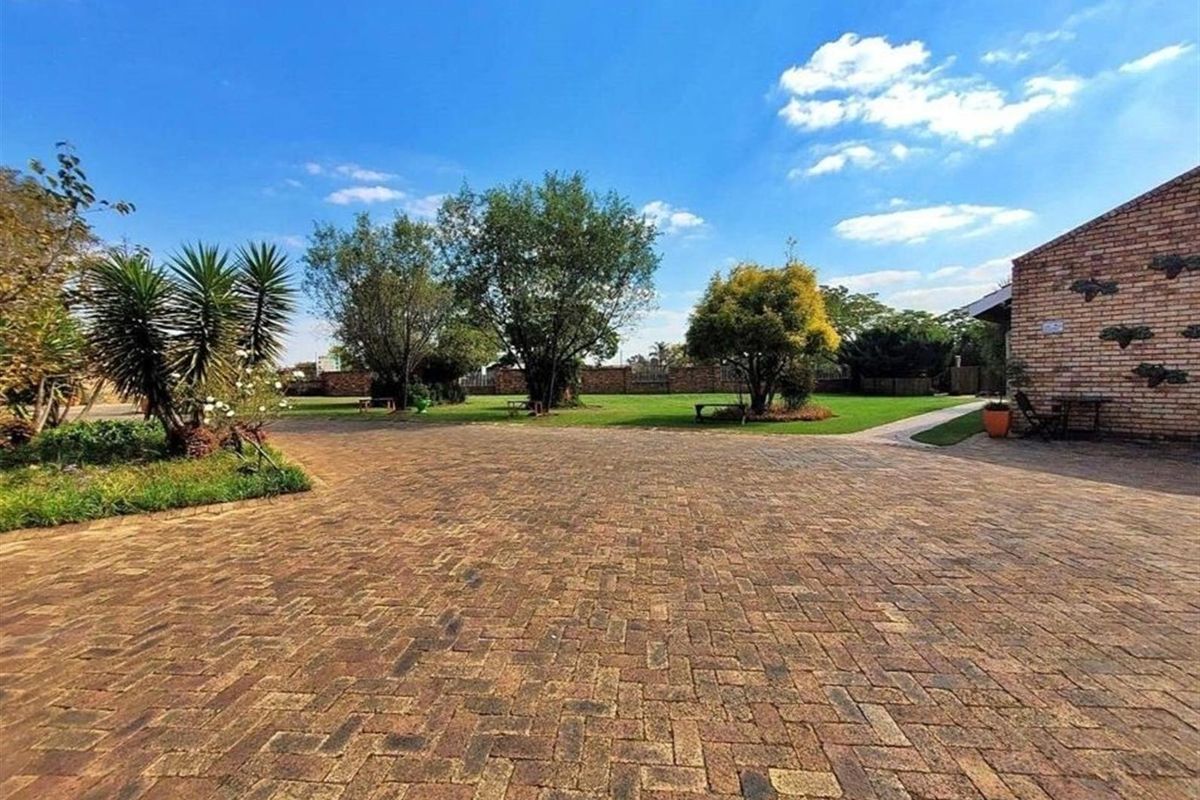 Guest house Commercial Property For Sale in Benoni - Photo 3