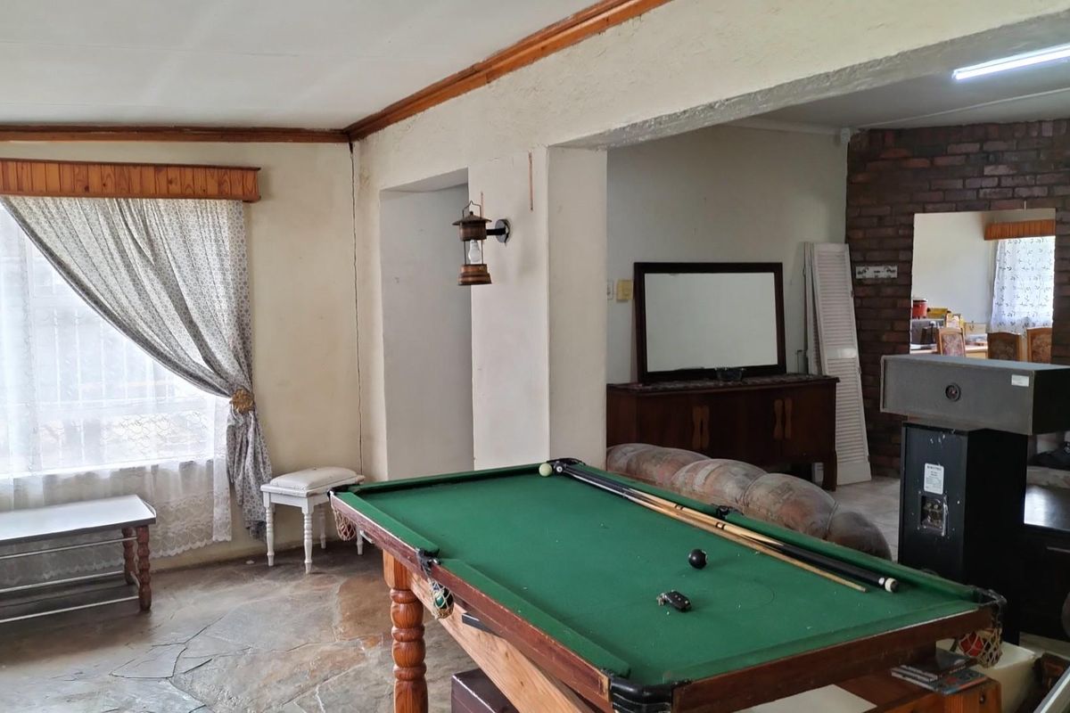 Fixer -Upper House For Sale in Welkom - Photo 2
