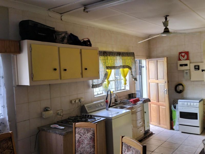 Fixer -Upper House For Sale in Welkom - Photo 3