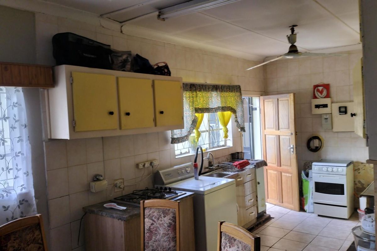 Fixer -Upper House For Sale in Welkom - Photo 3