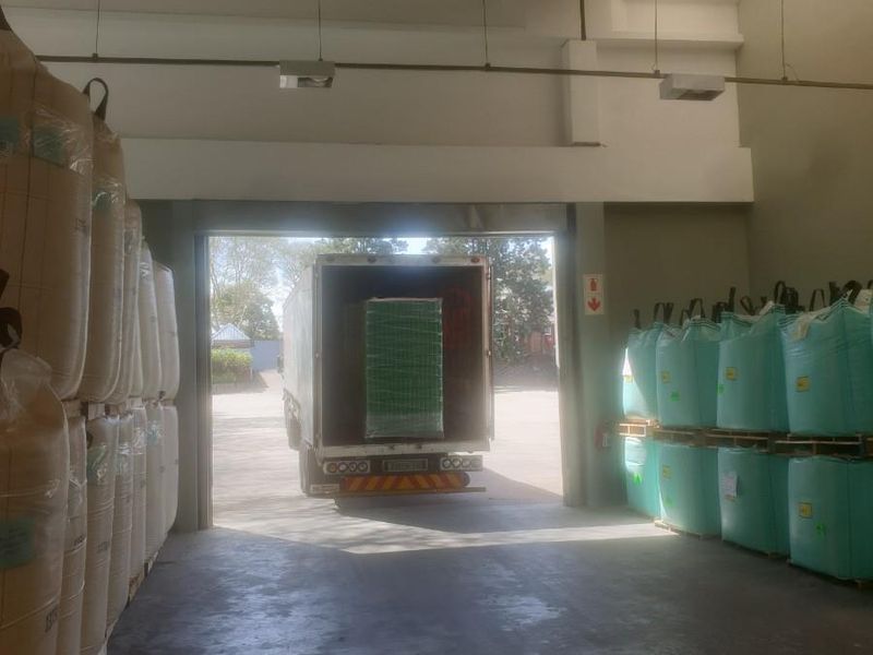 Warehouse to let in Riverhorse in secure park close to N2 - Photo 2