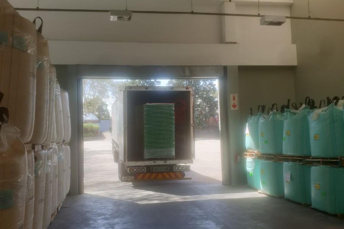 Warehouse to let in Riverhorse in secure park close to N2 - Photo 2