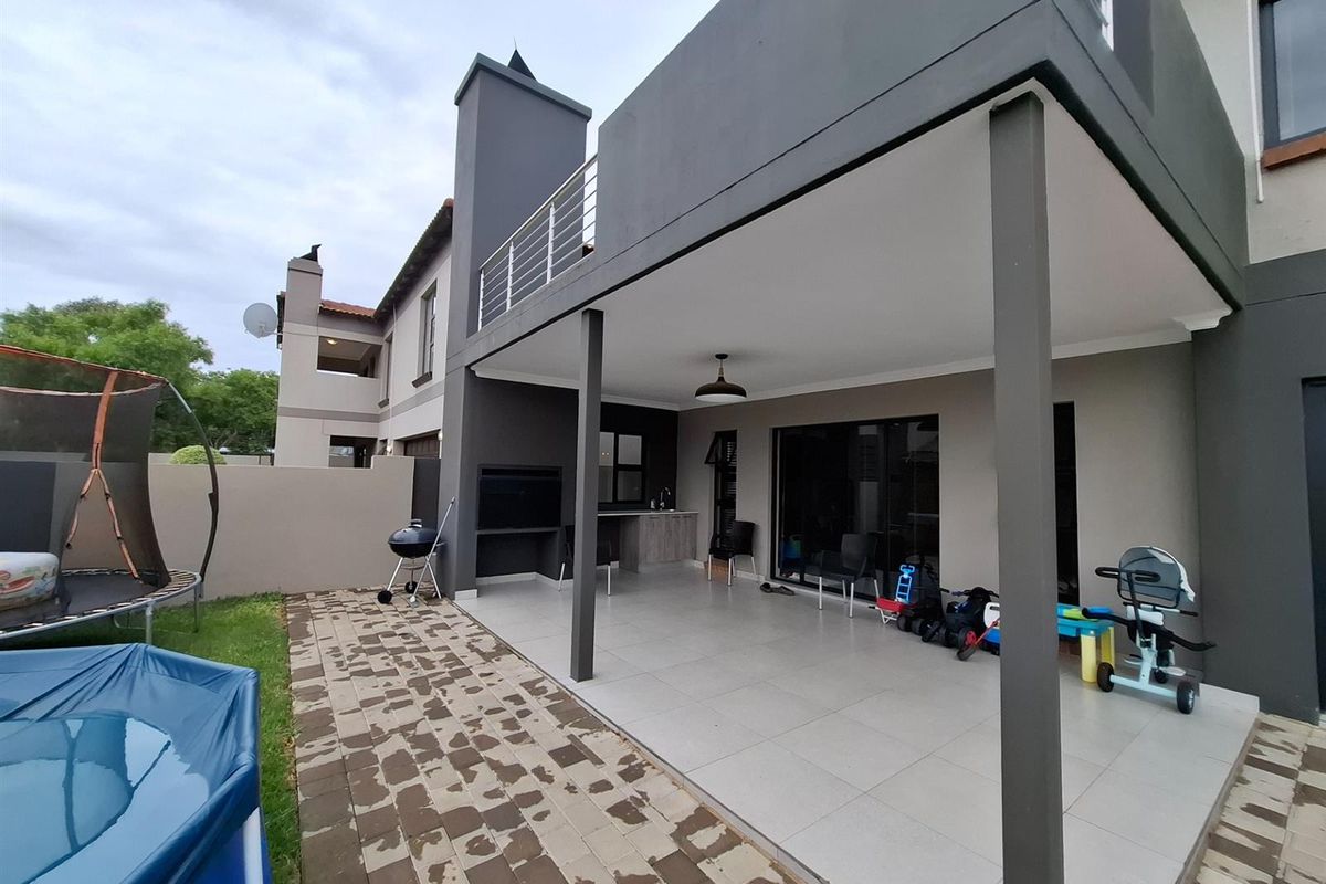 For Sale Luxury Double storey house Security complex - Photo 3