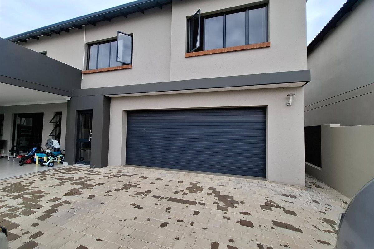 For Sale Luxury Double storey house Security complex - Photo 2