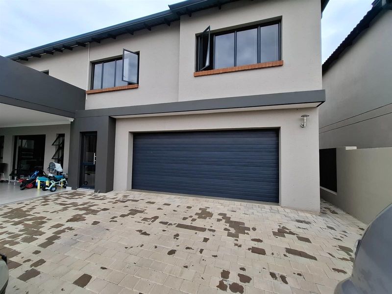 For Sale Luxury Double storey house Security complex - Photo 3