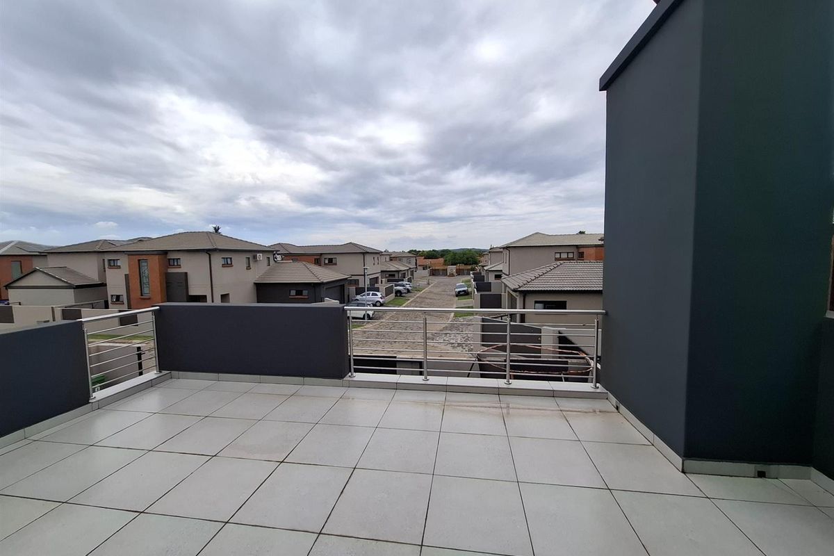 For Sale Luxury Double storey house Security complex - Photo 4