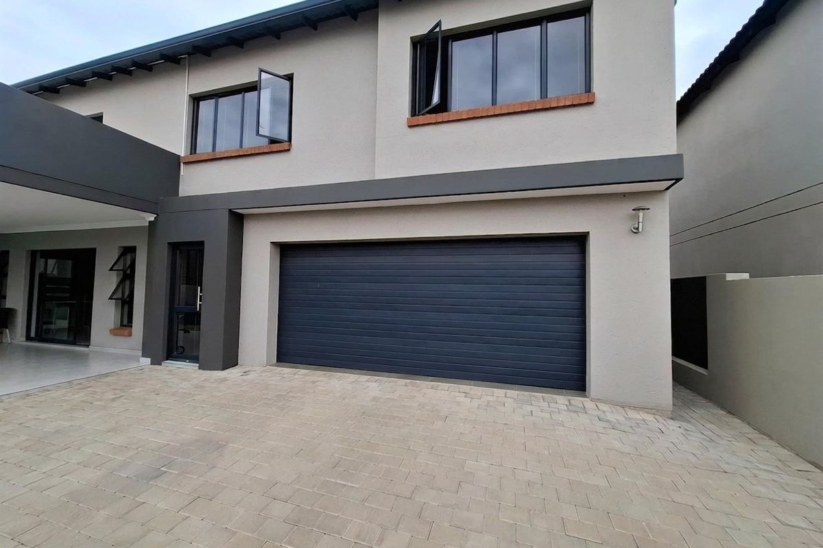 For Sale Luxury Double storey house Security complex - Photo 2