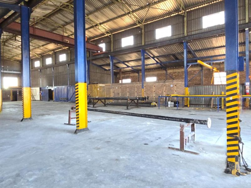 High-Volume Industrial Workshop To Let - Built for Serious Business - Photo 8