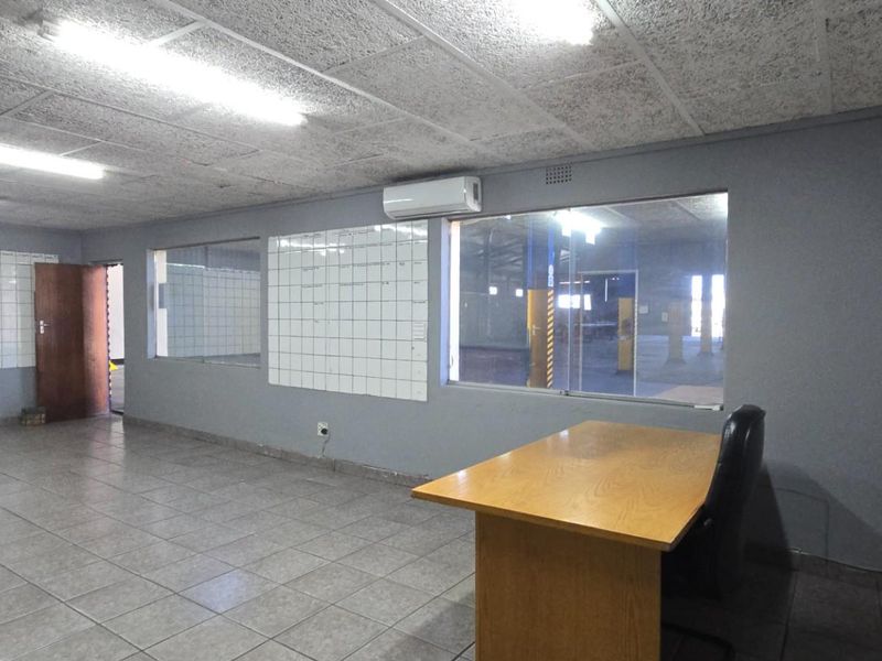 High-Volume Industrial Workshop To Let - Built for Serious Business - Photo 4