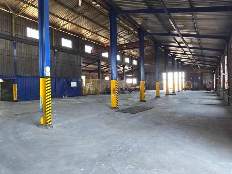 High-Volume Industrial Workshop To Let - Built for Serious Business - Photo 10