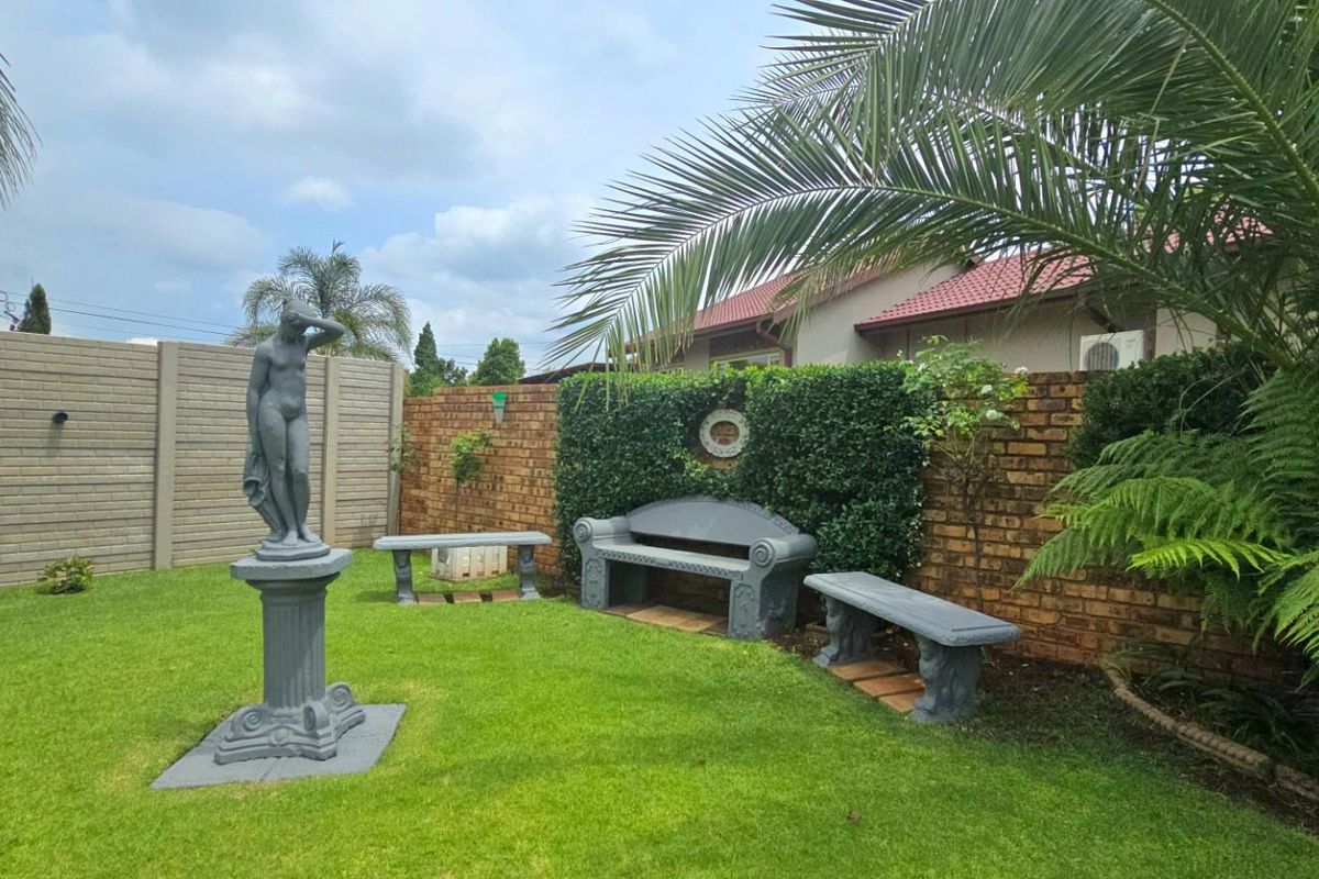 Elegant Neutral Living with Poolside Comfort and Home Office Space - Photo 5