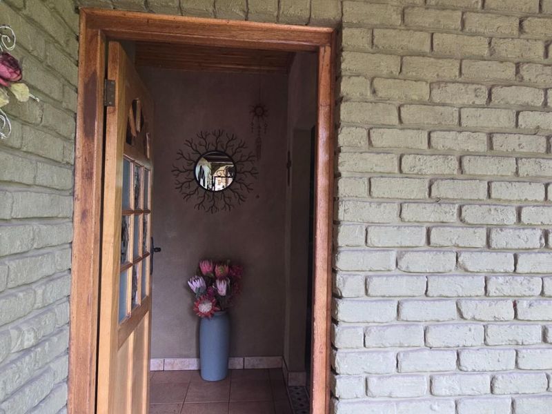 Elegant Neutral Living with Poolside Comfort and Home Office Space - Photo 8